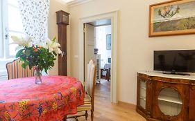Apartment Vespucci- Quite Historic Palace